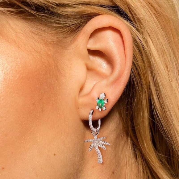 silver earring - Picture 2 of 3